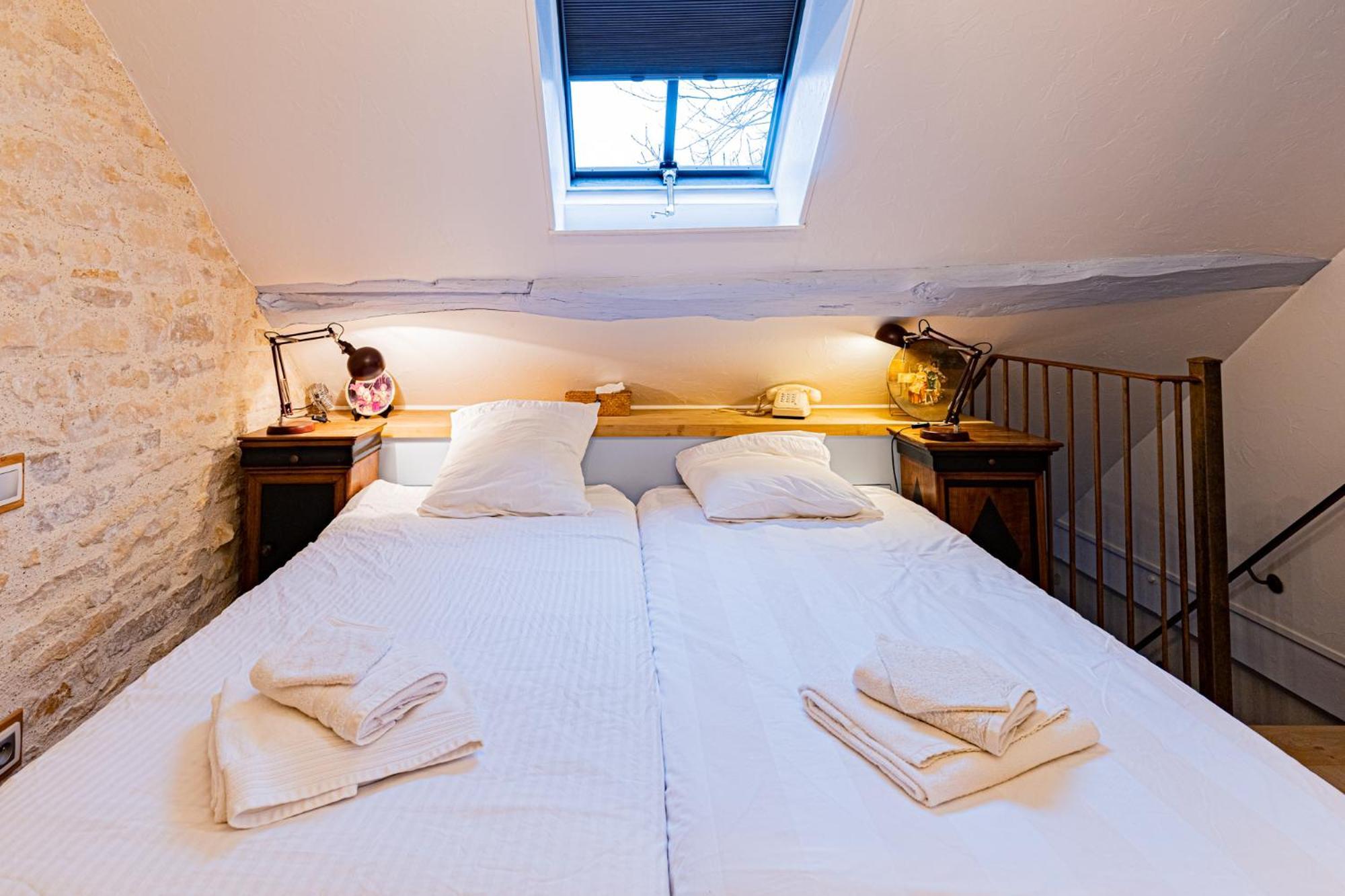 Le Domaine Des Carriers Bed & Breakfast Chevroches Room photo