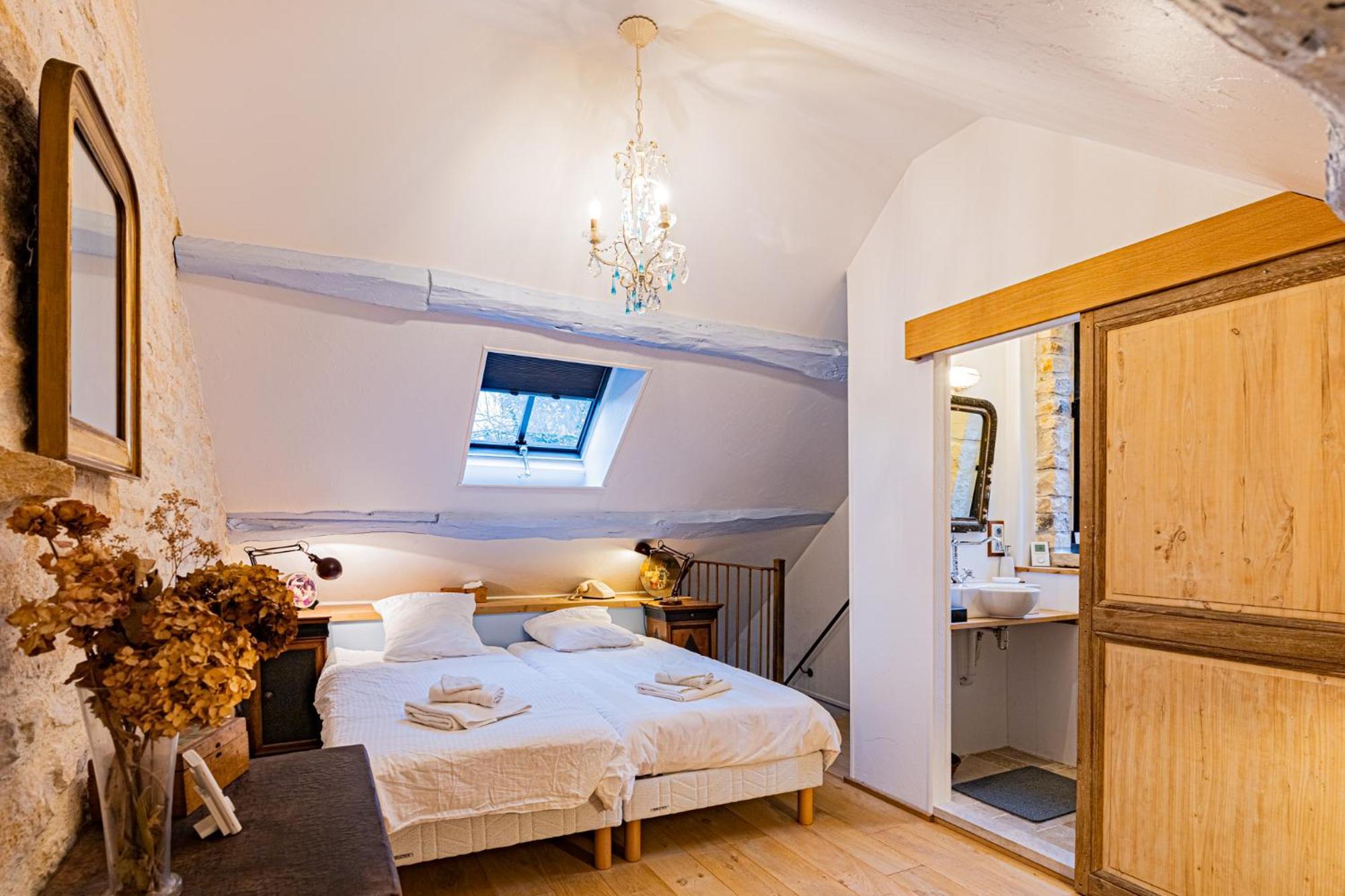 Le Domaine Des Carriers Bed & Breakfast Chevroches Room photo