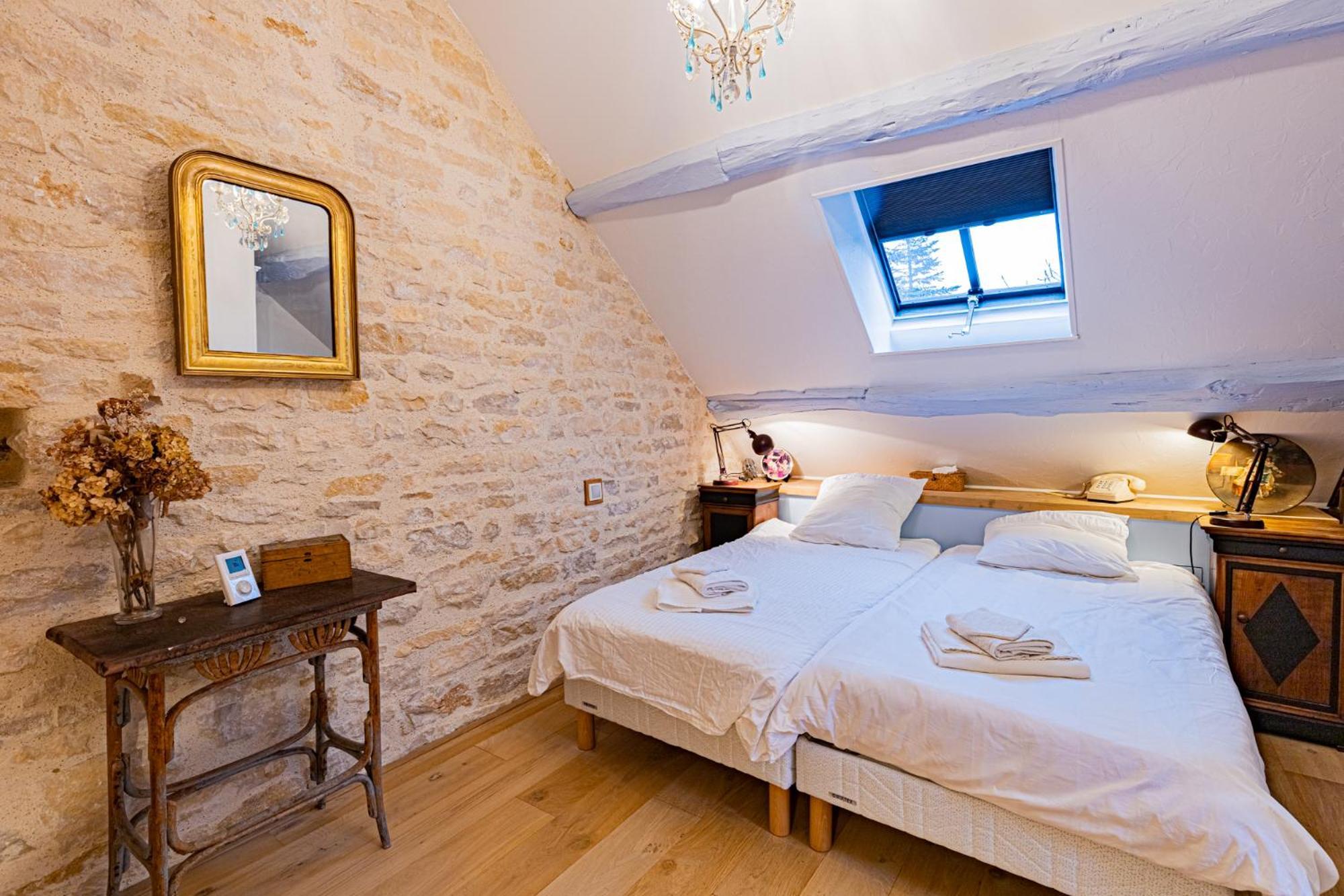 Le Domaine Des Carriers Bed & Breakfast Chevroches Room photo
